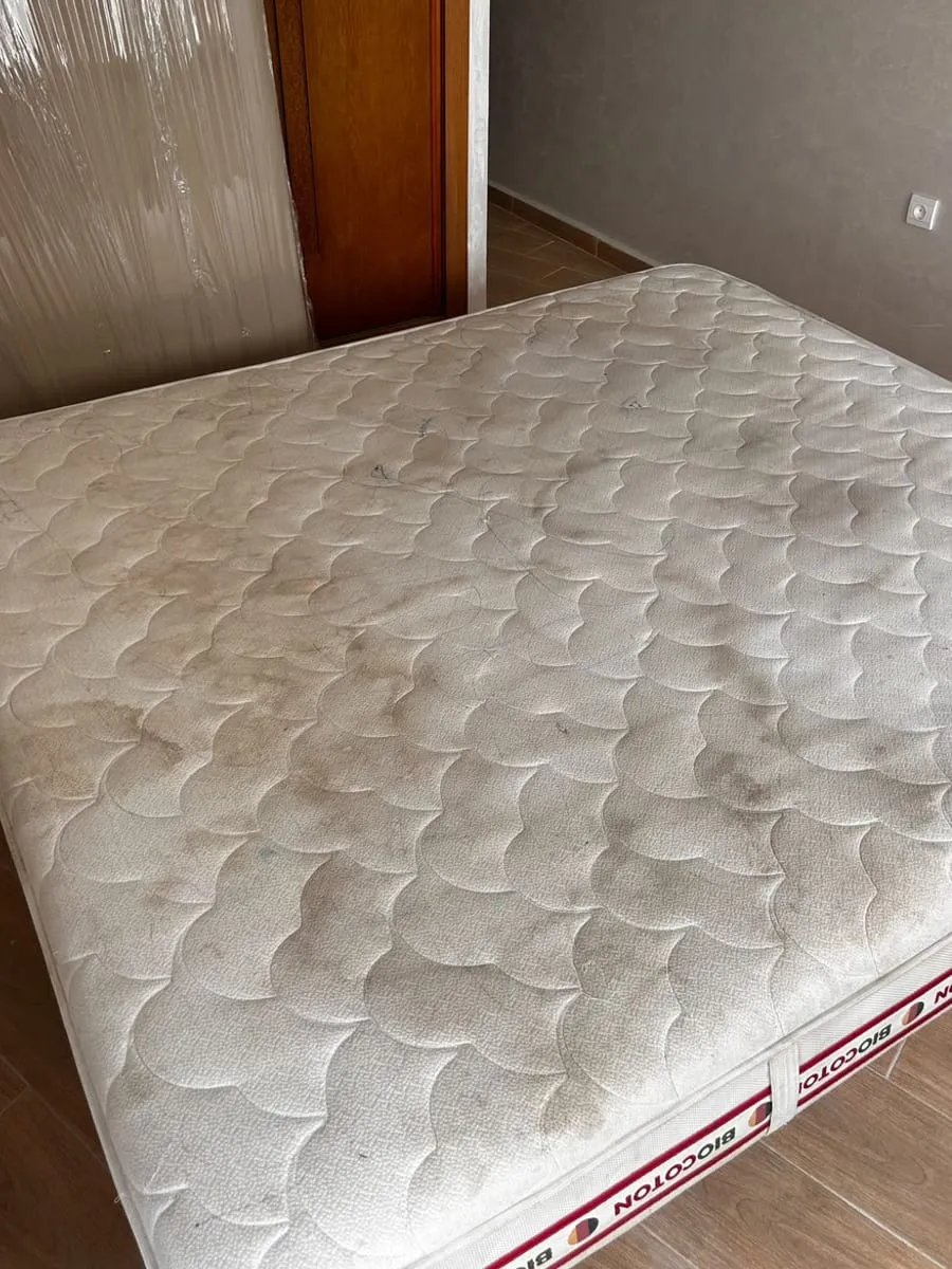 Avant nettoyage : matelas et literie, exemple 1
