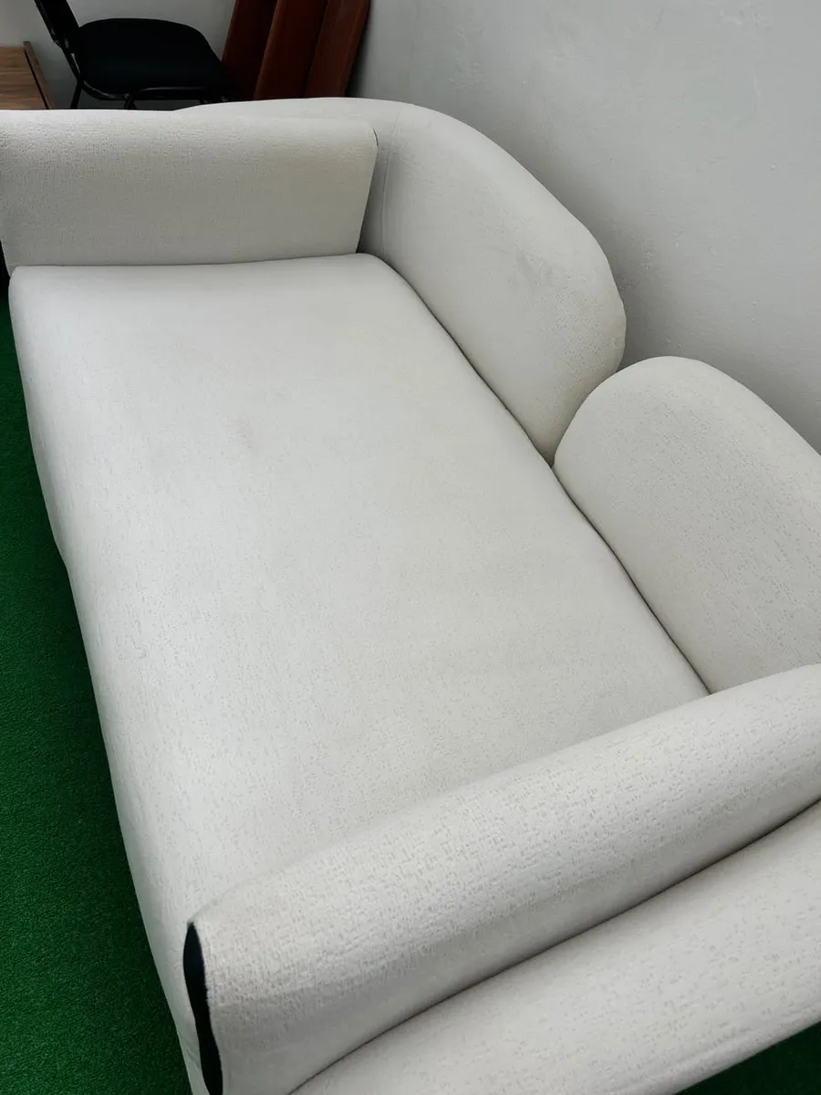 Après nettoyage AH Clean : canapé en tissu clair taché